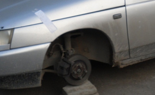 Воров автомобильных колес задержали в Крымске
