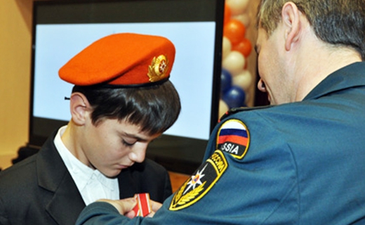 Юного героя-спасателя из Староминской наградили  медалью «За отвагу на пожаре»