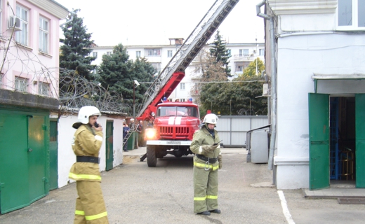 Пожарные Кубани ликвидировали возгорание в здании МВД города Кропоткина