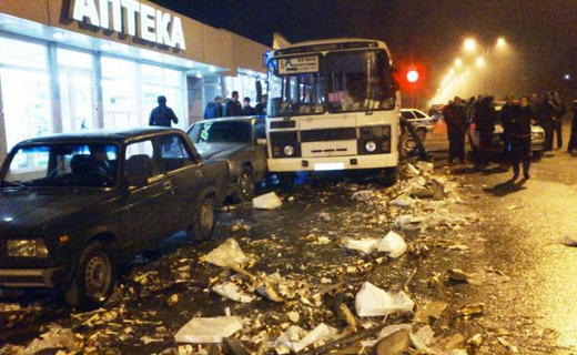 В Пятигорске грузовик протаранил пассажирский автобус и еще 7 машин