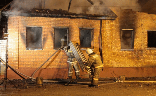 Пожар в частном доме стал причиной гибели 3 человек