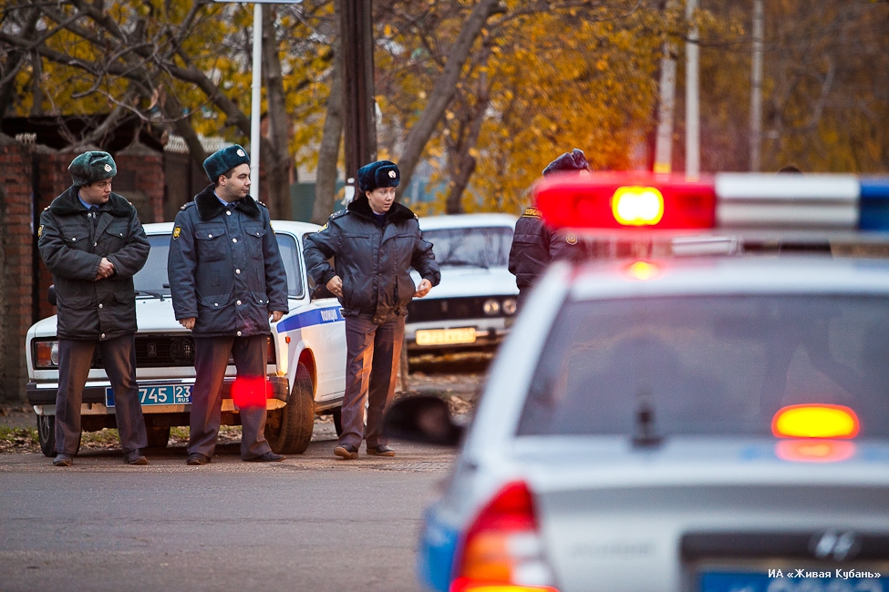 В Ростове полицейские выясняют причины массовой драки