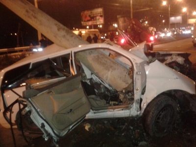 В Краснодаре автомобиль «Тойота» врезалась в столб