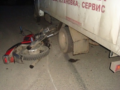 Кореновск. В ДТП с участием грузовика и мотоцикла – двое пострадавших.