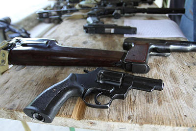 В Адыгее и на Кубани полицейские изъяли оружие у предполагаемых членов груп ...