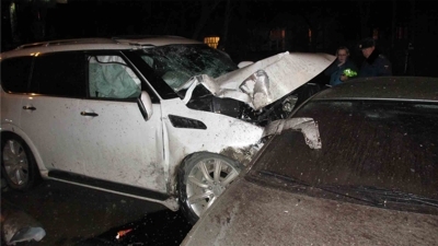 В Краснодаре водитель протаранила столб и три машины