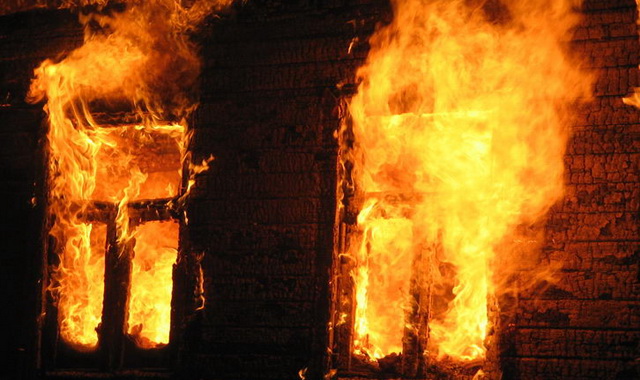 Пожар на станции техобслуживания в Сургуте