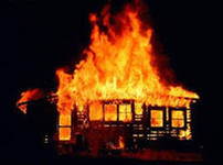 При пожаре в частном доме погибли три человека