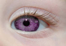 Люди с фиолетовыми глазами