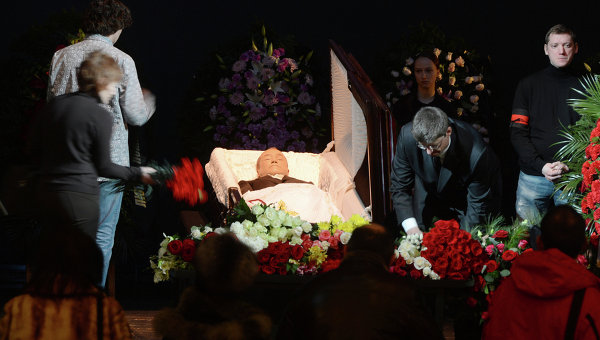 Похороны Андрея Панина проходят сегодня в МХТ им.Чехова