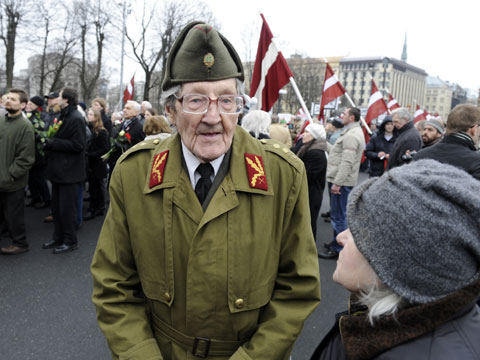 Шествие ветеранов СС в Риге - власти извинились за предыдущие запреты