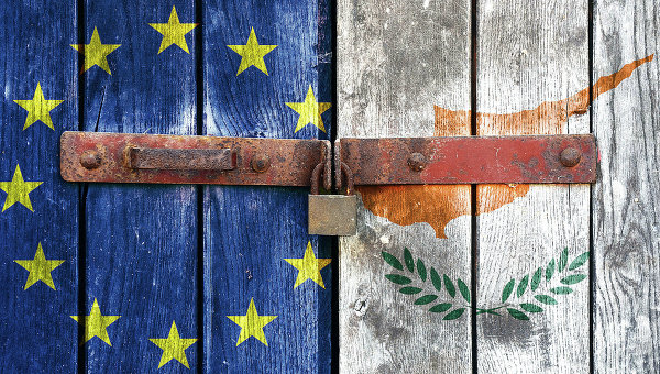 Евросоюз обязал Латвию не принимать уходящие с Кипра российские деньги