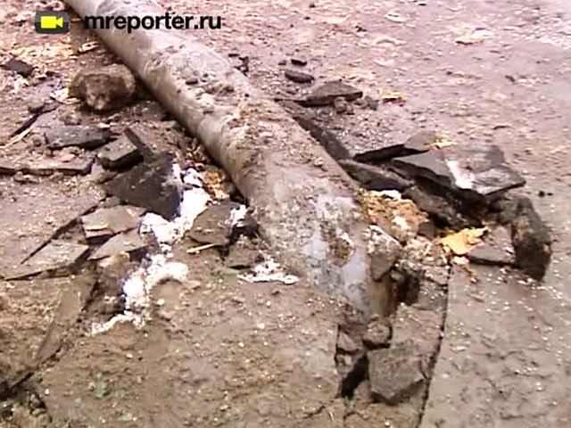 Число погибших после падения фонарного столба в Казани возросло до трех