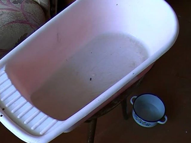 Полуторагодовалый ребенок утонул в ванной, пока отец играл за компьютером