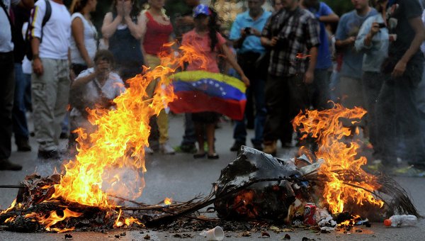 В ходе протестов в Венесуэле погибли 4 человека.