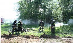 10 гектаров леса горят в Новороссийске, 10 домов, 56 человек в огне...