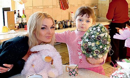Волочкова обвиняет в ограблении бывшего мужа