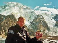 Чемпион по альпинизму погиб на Эвересте.