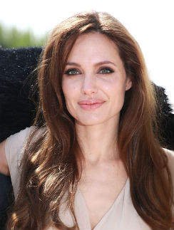 Анджелина Джоли выступит в роли своей матери, умершей от рака