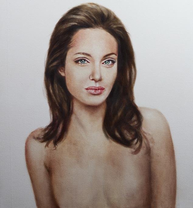 Как выглядит голая Анджелина Джоли после операции?