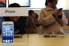 Владельцы старых моделей Apple меняют iPhone на новые.
