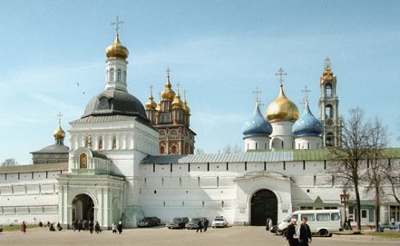 В России празднуют День Святой Троицы.