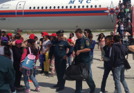 Самолеты МЧС эвакуируют детей из Якутии в Сочи.