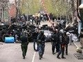 Мирные жители стекаются к блокпостам Славянска
